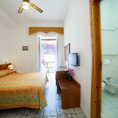 La Mandorla Готель 3*